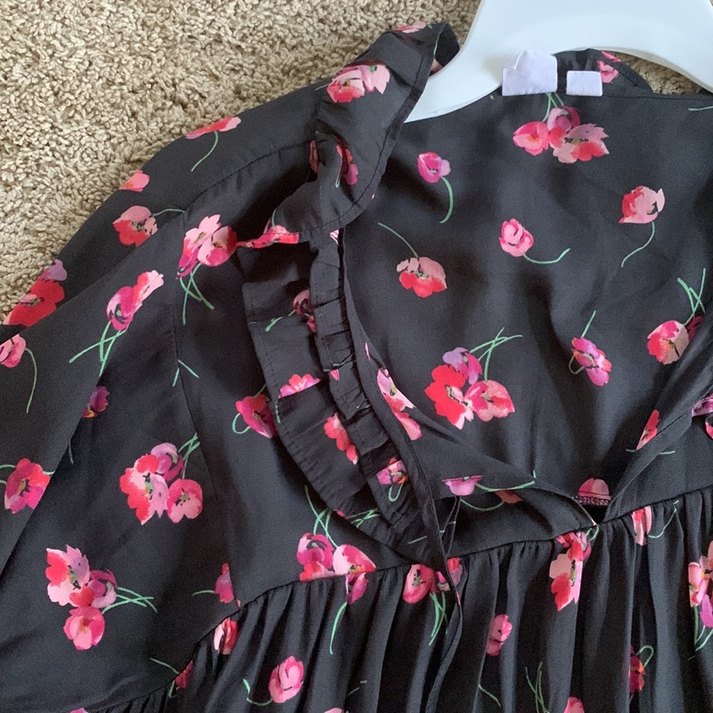 Gap flowy top size medium. Black with pink flowers. - Picture 3 of 3
